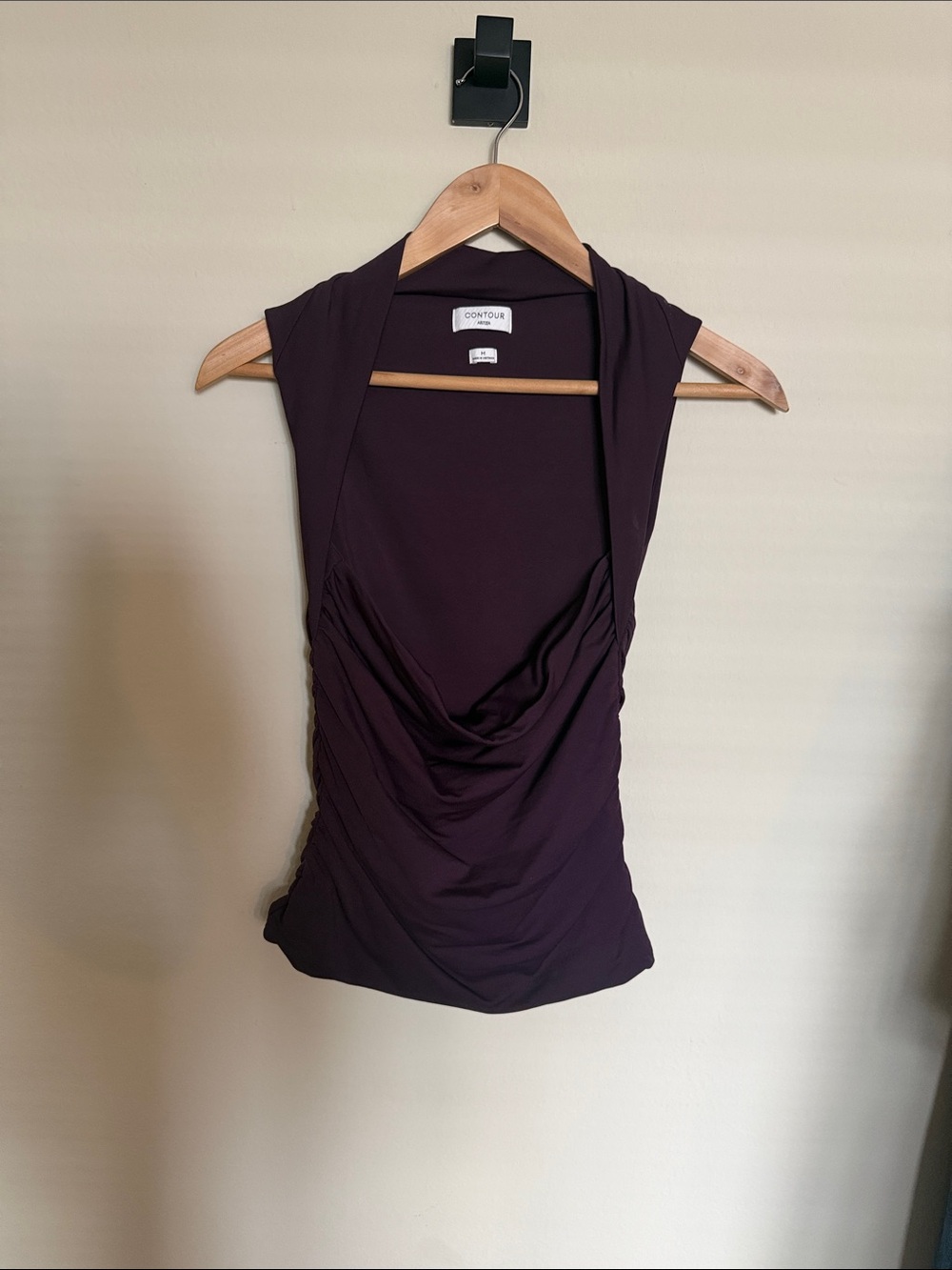 Aritzia Original Flourish Top medium like new- burgundy color